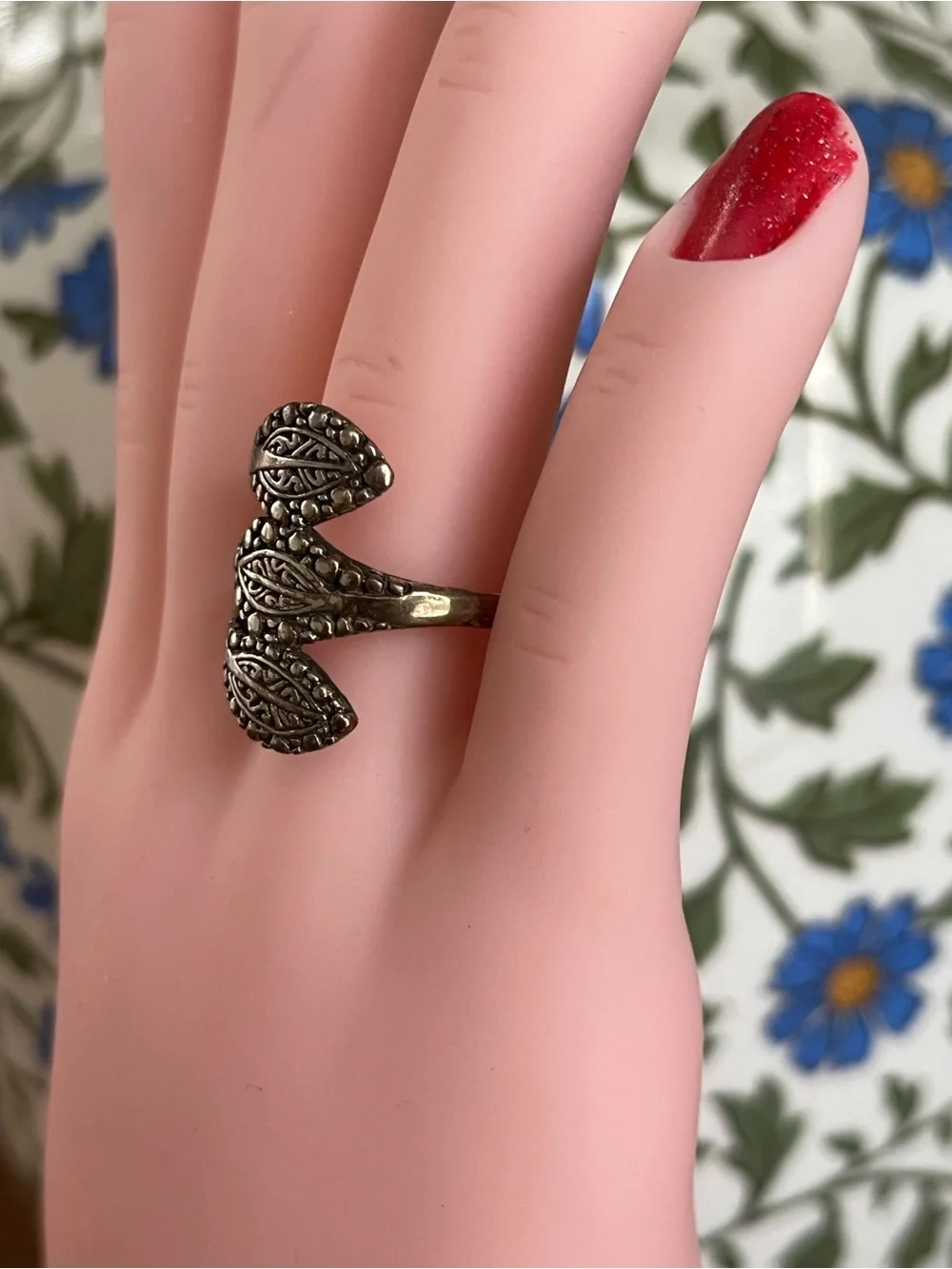 Vintage-Style Triple Leaf Silver Ring - Size 9